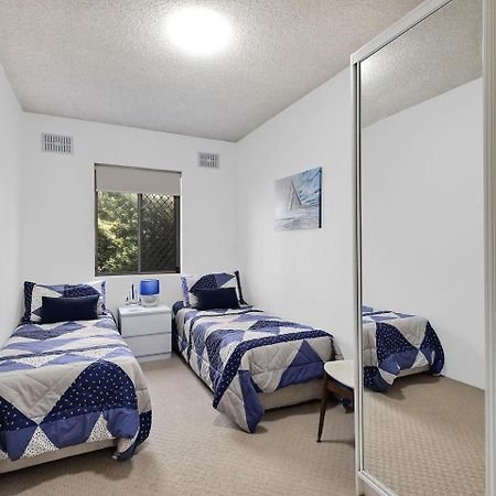 Dolphin Court 5 Apartment Entrance Exterior photo