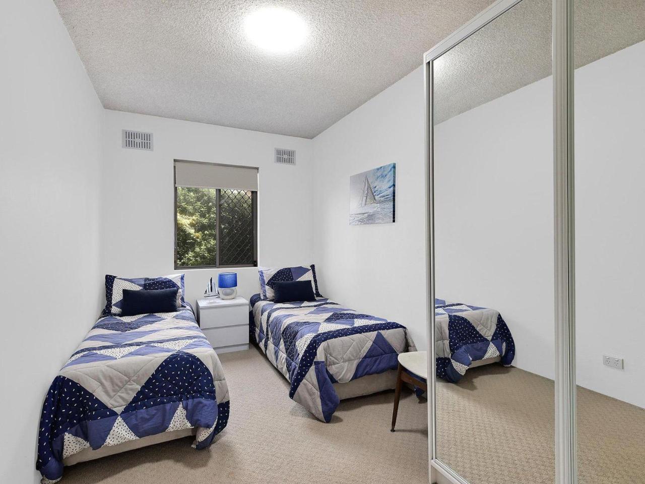 Dolphin Court 5 Apartment Entrance Exterior photo